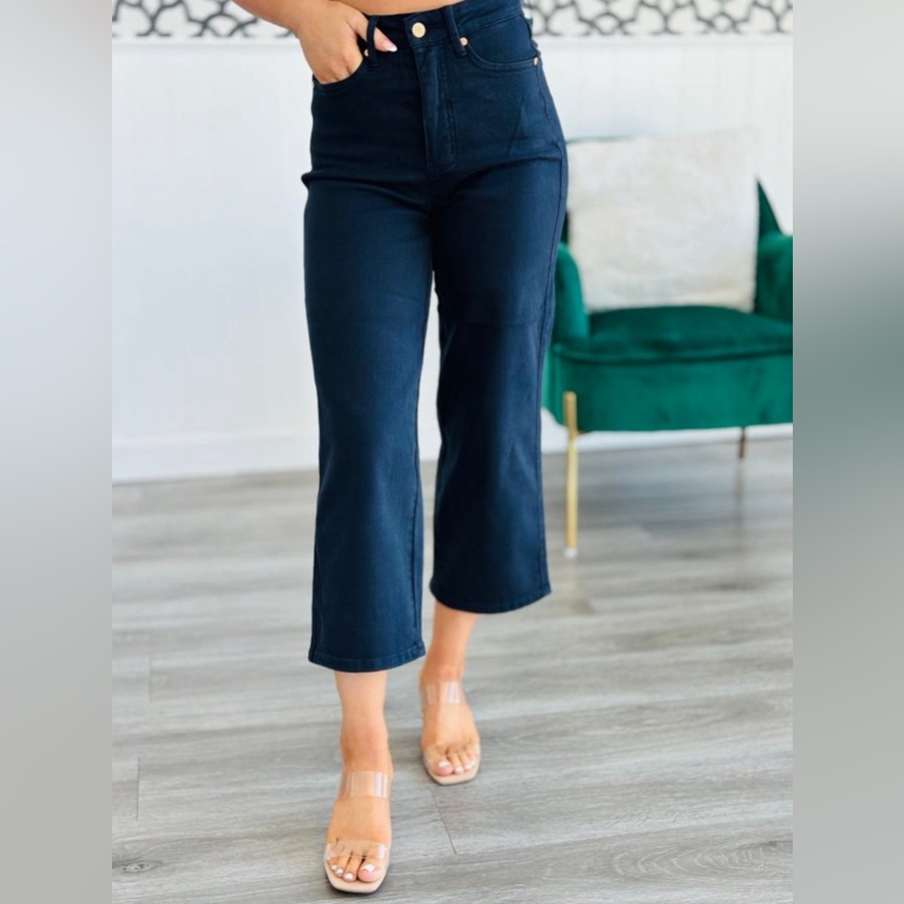 Judy Blue Navy Tummy Control Wide Leg Cropped Jeans *NWOT*